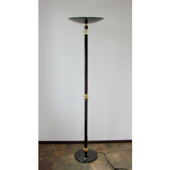 lampa podłogowa z szerokim kloszem uplight
